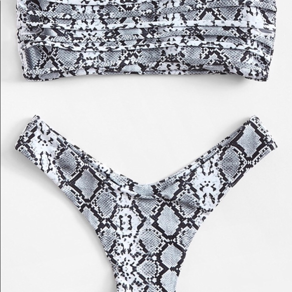 Bikini - Picture 2 of 2